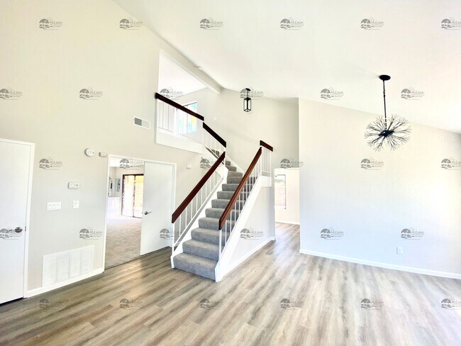 Building Photo - Updated 3BD/2BA with Air Conditioning