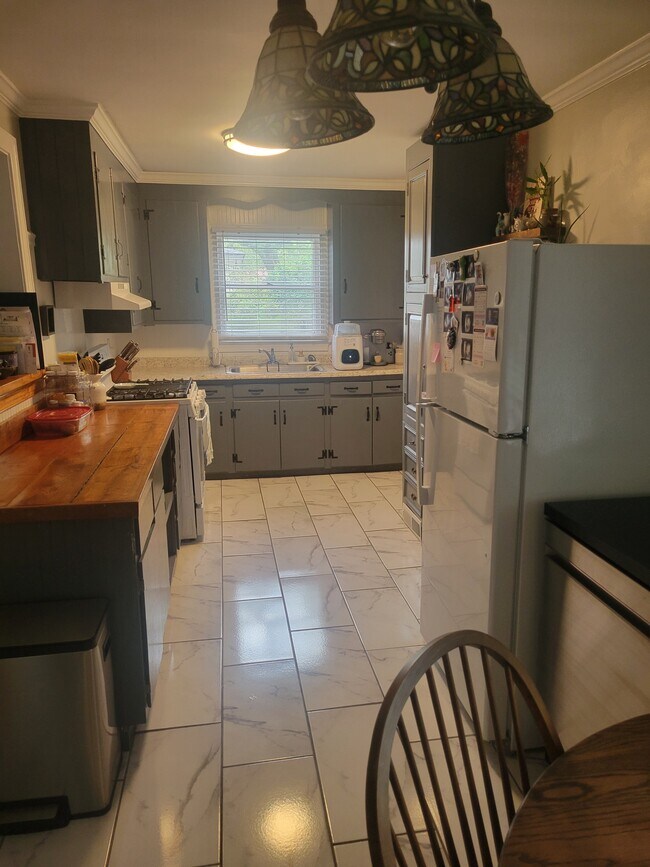 Foto del edificio - 1275 Belmont Ct