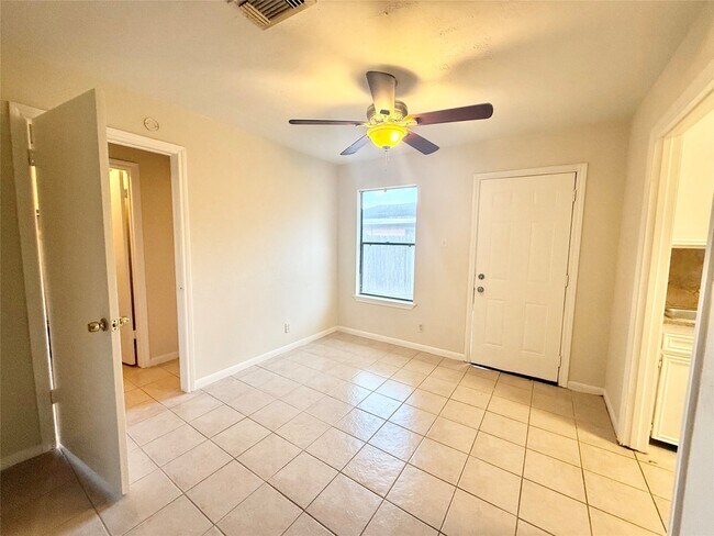 Foto del edificio - 8915 Emnora Ln