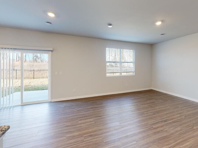 Foto del edificio - 268 Nolana Drive