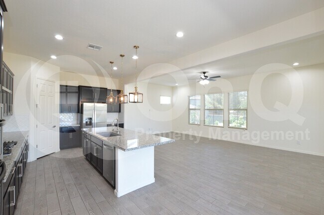 Foto del edificio - 1150 S Jay St