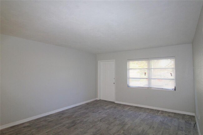 Foto del edificio - 6377 Gateway Ave