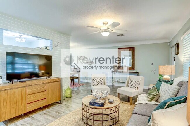Foto del edificio - 9954 48th Pl N