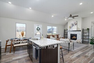 Building Photo - 210 E Rosalie St