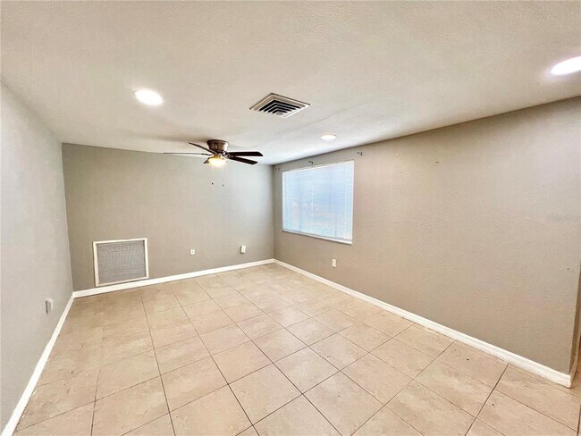Building Photo - 12206 Quail Run Row