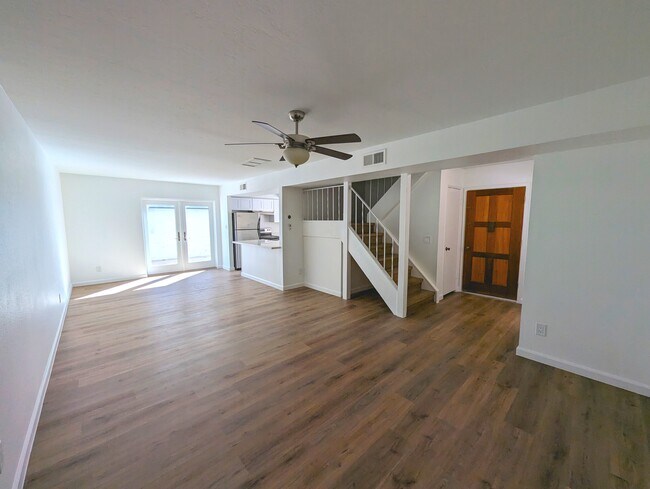 Building Photo - 8558 E Indian School Rd