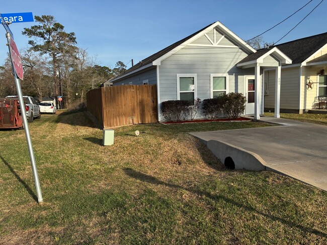 Building Photo - 801 Omeara