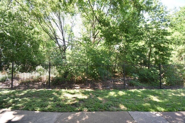 Foto del edificio - 6602 Harbor Town Dr