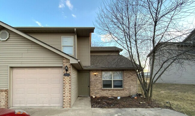 Foto del edificio - 4 Bedroom newly remodeled Duplex