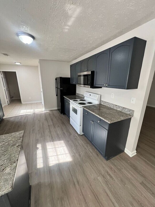 Foto del edificio - READY NOW!!! Beautiful 3 bedroom 2 bath HOME in Snellville!