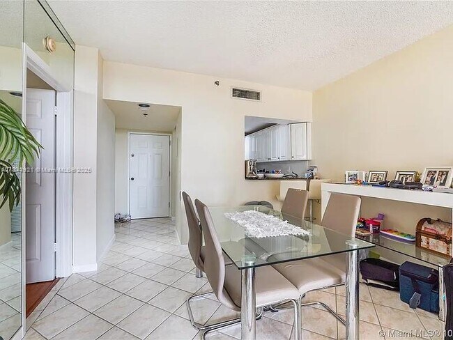 Foto del edificio - 540 Brickell Key Dr