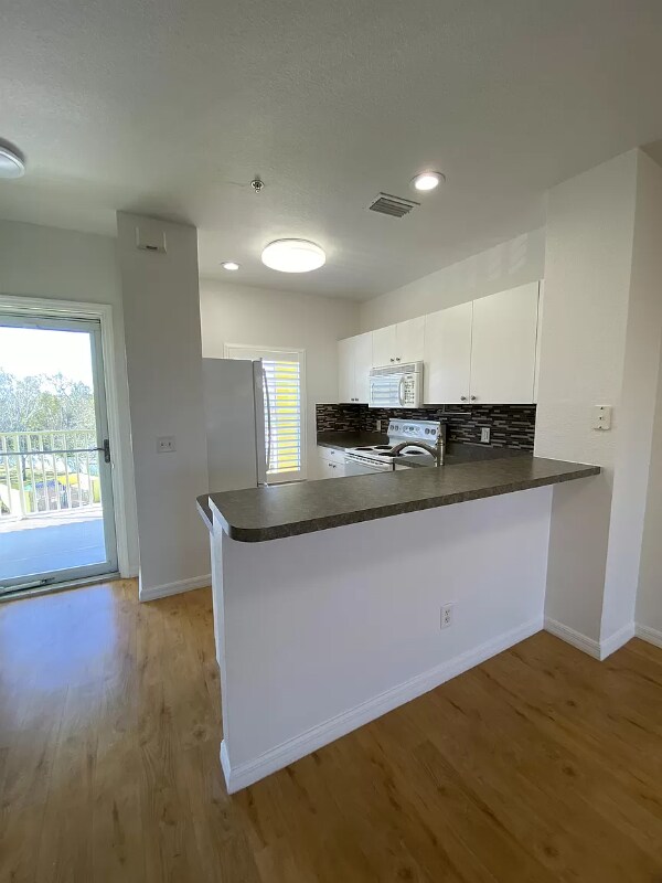 Building Photo - 2060 Willow Hammock Cir