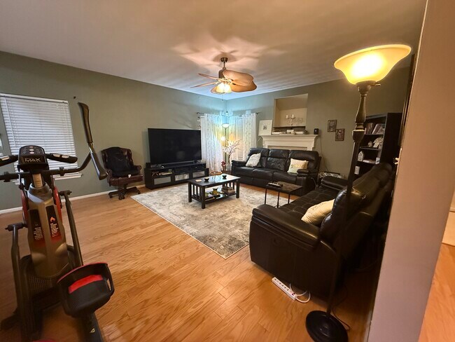 sala de estar - 1308 Crosswood Ln