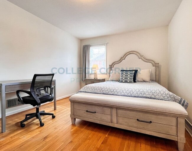 Building Photo - 830 Delmonte Dr NW