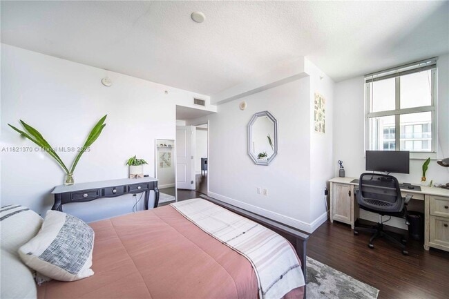 Foto del edificio - 1250 S Miami Ave