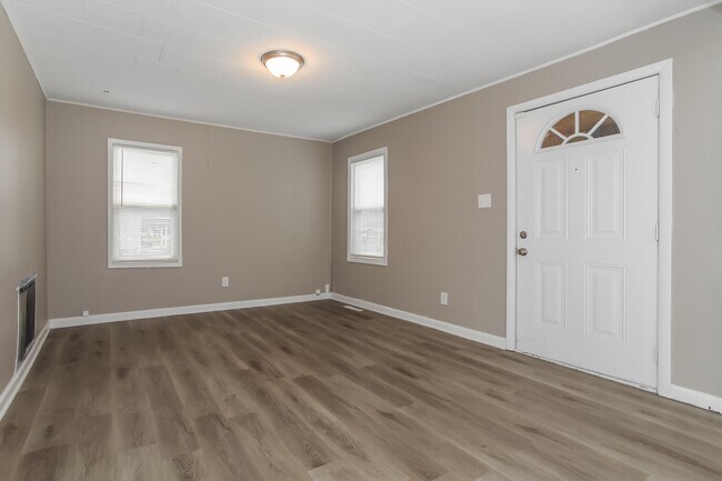 Foto del edificio - 1028 Midland Ave