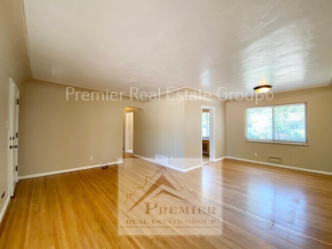 Building Photo - 325 W Ramona Ave