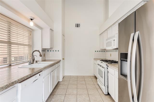 Foto del edificio - 8110 Regatta Dr