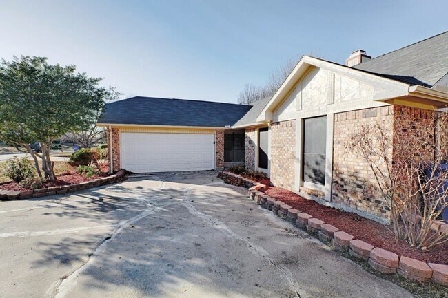 Building Photo - 1717 Brighton Dr