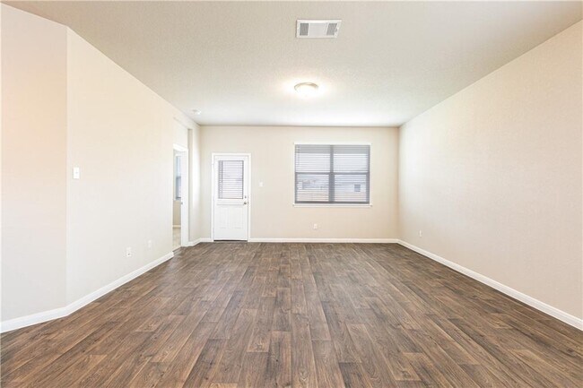 Building Photo - 121 Lullaby Dr