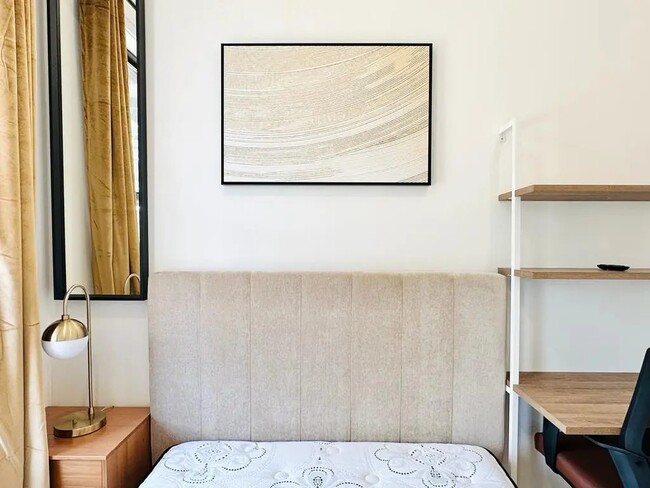 Foto del edificio - Furnished room/NOT APARTMENT