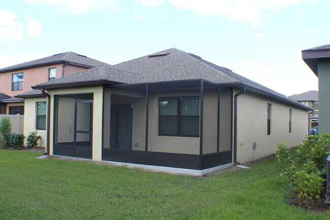 Foto del edificio - 900 Old Country Rd S E