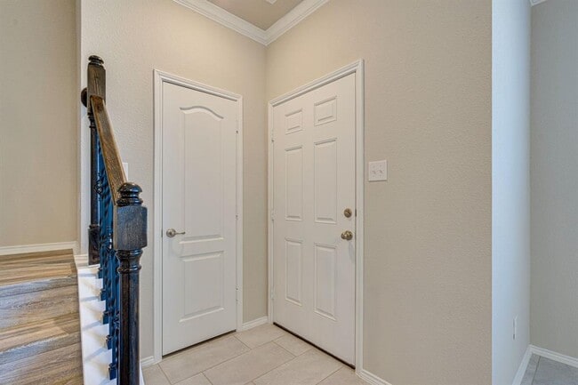 Building Photo - 3404 Becker Dr