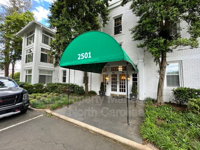 Foto del edificio - 2501 Roswell Ave