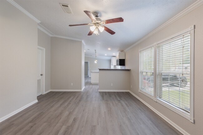 Foto del edificio - 1520 W Creek Dr