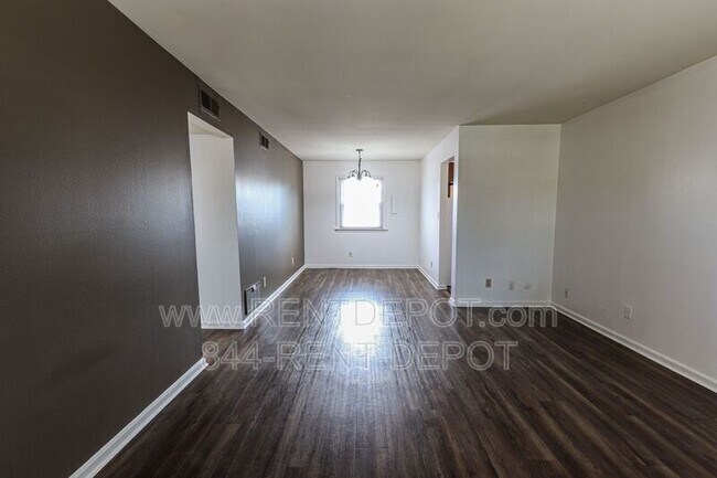 Building Photo - 2905 Ravenswood Dr
