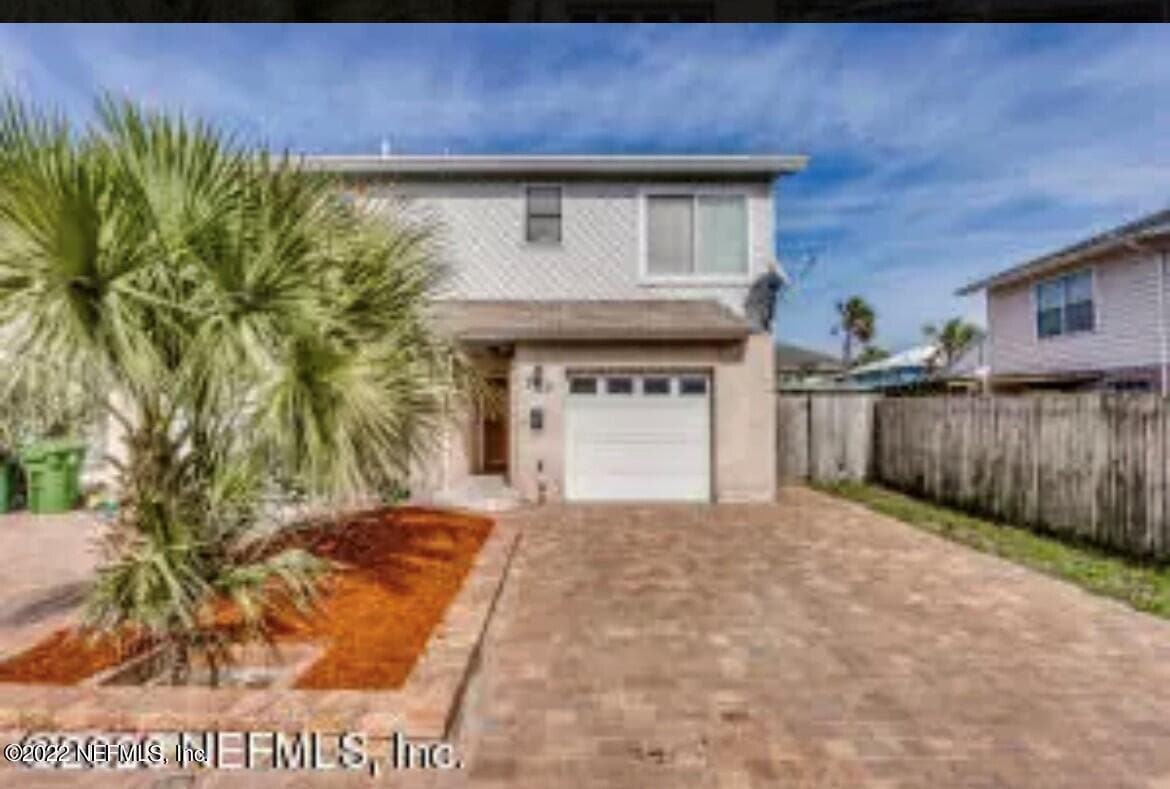 Foto principal - 757 2nd St S
