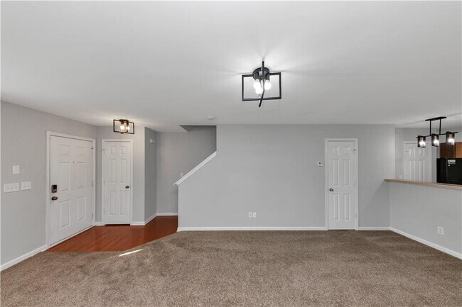 Foto del edificio - 735 Crestwell Cir