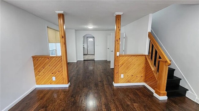 Building Photo - 1141 E 98th St