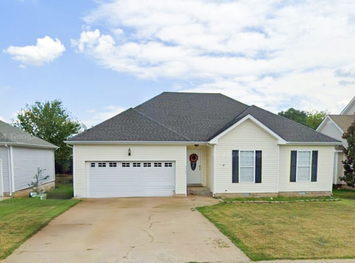 Primary Photo - 3 Bedroom 2 Bathroom Home!