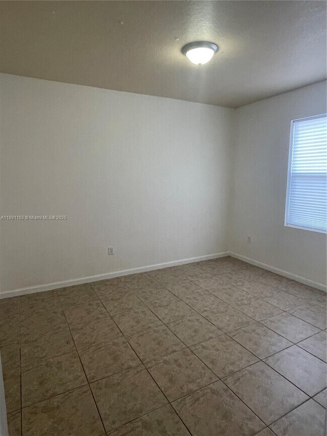 Building Photo - 3448 NE 1st St