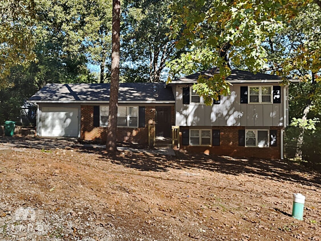Primary Photo - 2491 Crestdale Cir SE