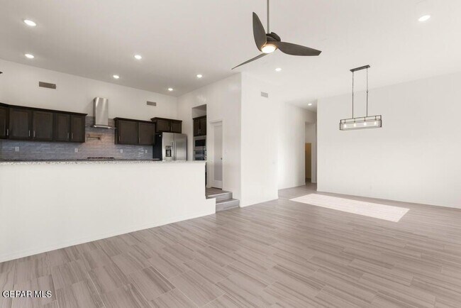 Foto del edificio - 13348 Eaton St