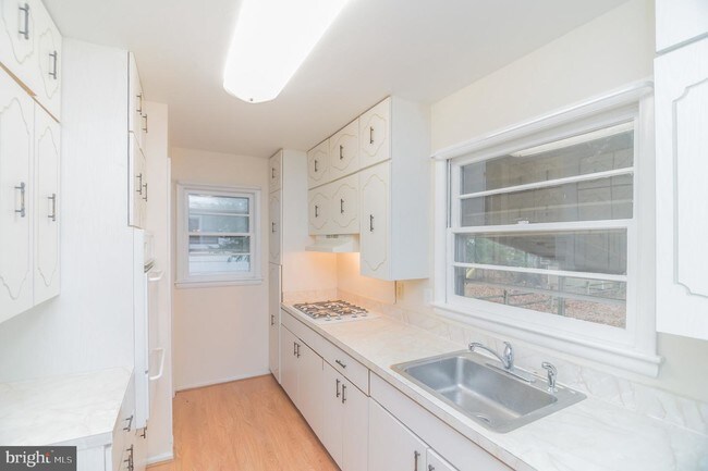 Foto del edificio - 516 Kingsley Rd SW