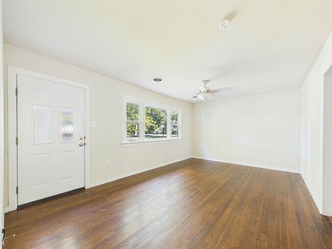 Foto del edificio - 838 Greystone Ave