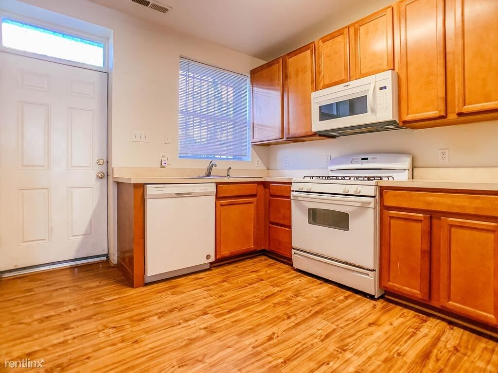 Foto principal - 4 br, 2.5 bath Townhome - 1842 W Fayette St.