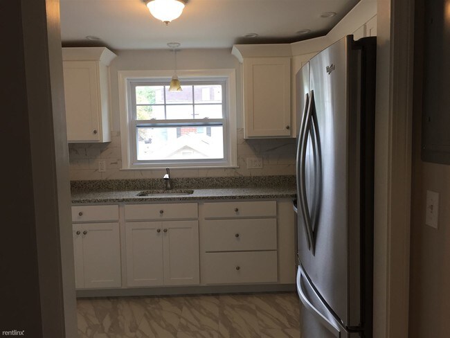 Building Photo - 24 Denny St