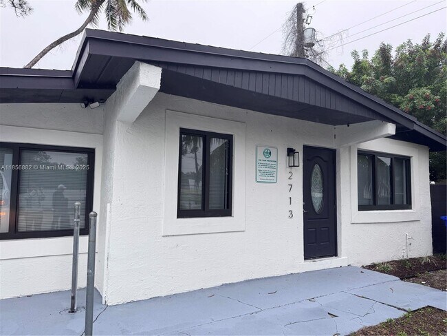 Foto del edificio - 2713 NW 6th Ct