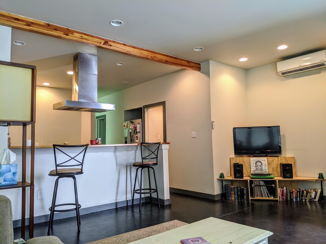 Primary Photo - 307 W 23rd St