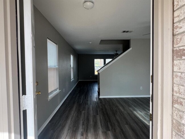 Building Photo - 13120 Dearbonne Dr