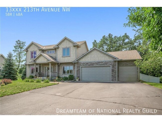 Building Photo - Charming Pet Friendly 5-Bedroom House in E...