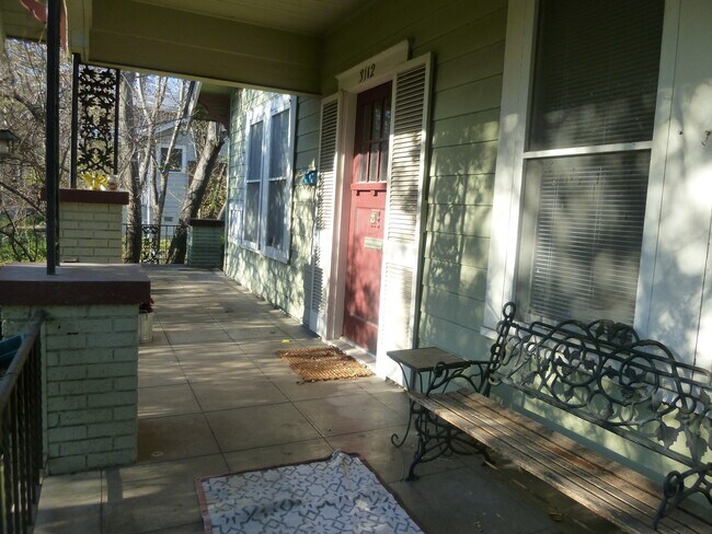 Building Photo - Walling