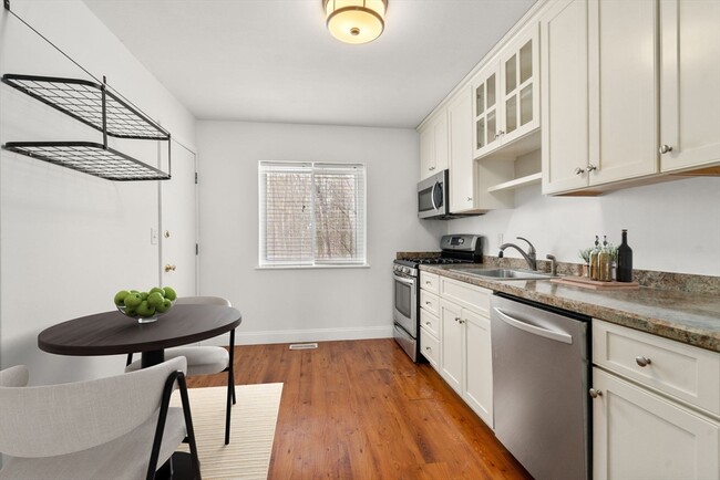 Building Photo - 12 Bayberry Dr