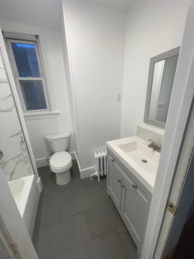 Bathroom - 276 Desoto Pl
