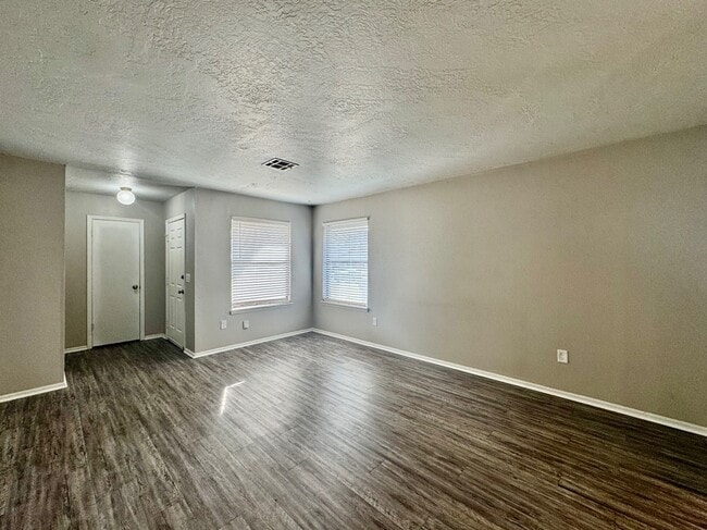 Building Photo - 143 Barrett Pl