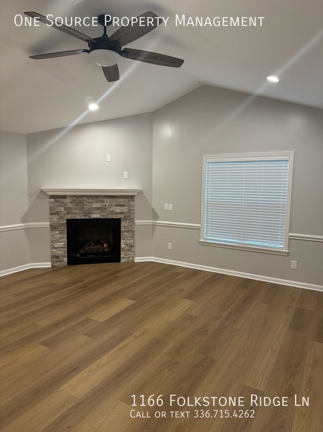 Foto del edificio - 1166 Folkstone Ridge Ln
